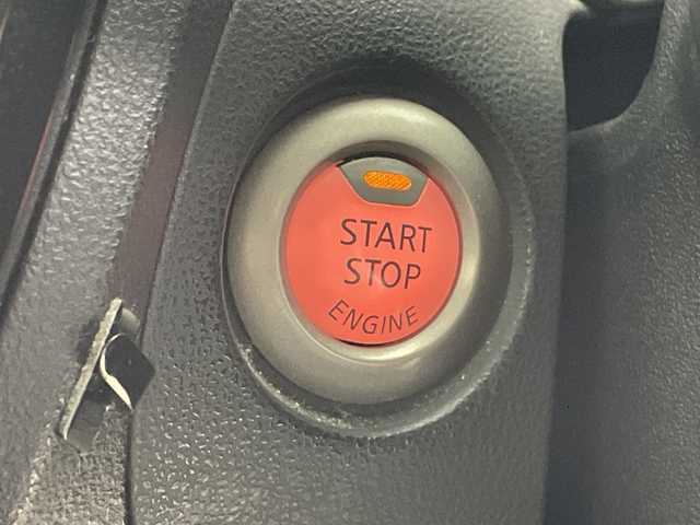 日産 ジューク 15RX Vアーバンセレクション 鹿児島県 2017(平29)年 9.7万km ブリリアントホワイトパール ワンオーナー　/純正ＳＤナビ/（フルセグ/Bluetooth/CD/DVD）　/アラウンドビューモニター　/バックカメラ　/ＥＴＣ　/レーンキープアシスト/前方ドライブレコーダー　/革巻きステアリング　/ステアリングリモコン　/純正１７インチアルミホイール/衝突軽減ブレーキ