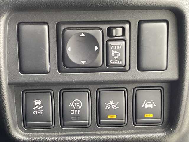 日産 ジューク 15RX Vアーバンセレクション 鹿児島県 2017(平29)年 9.7万km ブリリアントホワイトパール ワンオーナー　/純正ＳＤナビ/（フルセグ/Bluetooth/CD/DVD）　/アラウンドビューモニター　/バックカメラ　/ＥＴＣ　/レーンキープアシスト/前方ドライブレコーダー　/革巻きステアリング　/ステアリングリモコン　/純正１７インチアルミホイール/衝突軽減ブレーキ