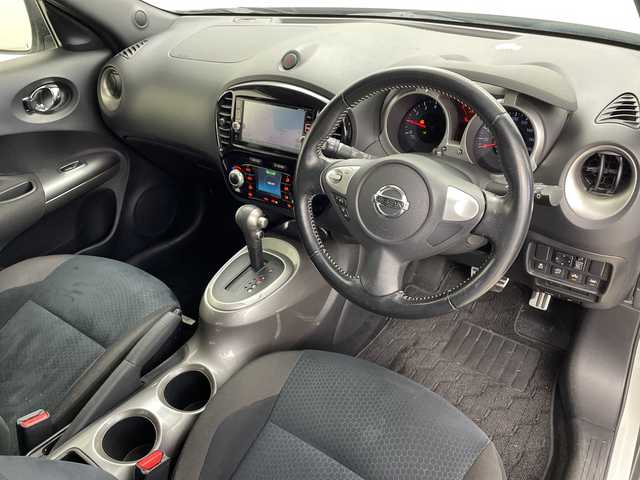 日産 ジューク 15RX Vアーバンセレクション 鹿児島県 2017(平29)年 9.7万km ブリリアントホワイトパール ワンオーナー　/純正ＳＤナビ/（フルセグ/Bluetooth/CD/DVD）　/アラウンドビューモニター　/バックカメラ　/ＥＴＣ　/レーンキープアシスト/前方ドライブレコーダー　/革巻きステアリング　/ステアリングリモコン　/純正１７インチアルミホイール/衝突軽減ブレーキ