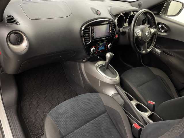 日産 ジューク 15RX Vアーバンセレクション 鹿児島県 2017(平29)年 9.7万km ブリリアントホワイトパール ワンオーナー　/純正ＳＤナビ/（フルセグ/Bluetooth/CD/DVD）　/アラウンドビューモニター　/バックカメラ　/ＥＴＣ　/レーンキープアシスト/前方ドライブレコーダー　/革巻きステアリング　/ステアリングリモコン　/純正１７インチアルミホイール/衝突軽減ブレーキ