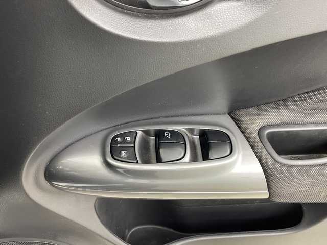 日産 ジューク 15RX Vアーバンセレクション 鹿児島県 2017(平29)年 9.7万km ブリリアントホワイトパール ワンオーナー　/純正ＳＤナビ/（フルセグ/Bluetooth/CD/DVD）　/アラウンドビューモニター　/バックカメラ　/ＥＴＣ　/レーンキープアシスト/前方ドライブレコーダー　/革巻きステアリング　/ステアリングリモコン　/純正１７インチアルミホイール/衝突軽減ブレーキ