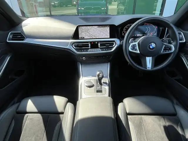 ＢＭＷ ３２０ｉ Mスポーツ 香川県 2020(令2)年 1.3万km 青 登録時走行距離：12339km/メーカー純正ナビ/　バック/全方位カメラ/レーダークルーズコントロール/レーンキープアシスト/横滑り防止装置/アイドリングストップ/プッシュスタート/コーナーセンサー/電子パーキングブレーキ/運転席助手席パワーシート/運転席助手席シートヒーター/ETC/前方ドライブレコーダー/置くだけ充電/革巻きステアリング/ステアリングスイッチ/パドルシフト/オートライト/LEDヘッドライト/オートライト/フォグランプ/リアフォグ/電動格納ウィンカーミラー