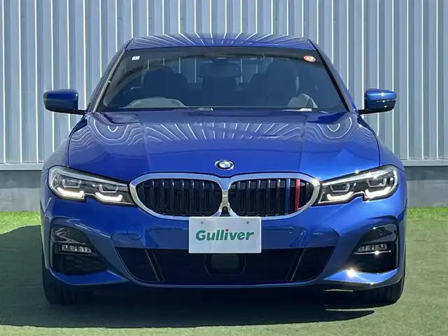 ＢＭＷ ３２０ｉ Mスポーツ 香川県 2020(令2)年 1.3万km 青 登録時走行距離：12339km/メーカー純正ナビ/　バック/全方位カメラ/レーダークルーズコントロール/レーンキープアシスト/横滑り防止装置/アイドリングストップ/プッシュスタート/コーナーセンサー/電子パーキングブレーキ/運転席助手席パワーシート/運転席助手席シートヒーター/ETC/前方ドライブレコーダー/置くだけ充電/革巻きステアリング/ステアリングスイッチ/パドルシフト/オートライト/LEDヘッドライト/オートライト/フォグランプ/リアフォグ/電動格納ウィンカーミラー