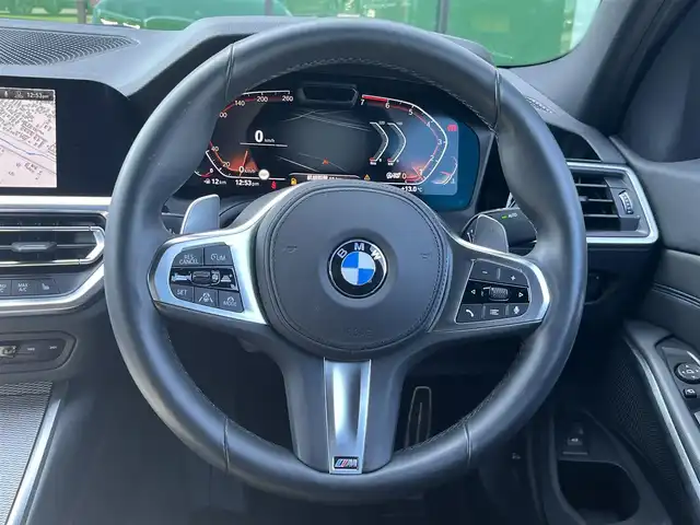 ＢＭＷ ３２０ｉ Mスポーツ 香川県 2020(令2)年 1.3万km 青 登録時走行距離：12339km/メーカー純正ナビ/　バック/全方位カメラ/レーダークルーズコントロール/レーンキープアシスト/横滑り防止装置/アイドリングストップ/プッシュスタート/コーナーセンサー/電子パーキングブレーキ/運転席助手席パワーシート/運転席助手席シートヒーター/ETC/前方ドライブレコーダー/置くだけ充電/革巻きステアリング/ステアリングスイッチ/パドルシフト/オートライト/LEDヘッドライト/オートライト/フォグランプ/リアフォグ/電動格納ウィンカーミラー