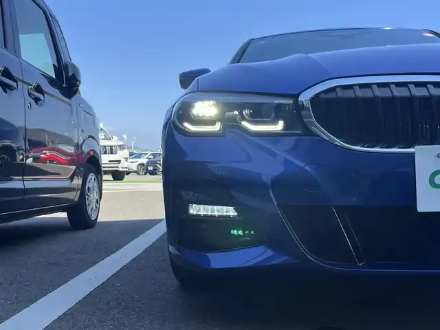 ＢＭＷ ３２０ｉ Mスポーツ 香川県 2020(令2)年 1.3万km 青 登録時走行距離：12339km/メーカー純正ナビ/　バック/全方位カメラ/レーダークルーズコントロール/レーンキープアシスト/横滑り防止装置/アイドリングストップ/プッシュスタート/コーナーセンサー/電子パーキングブレーキ/運転席助手席パワーシート/運転席助手席シートヒーター/ETC/前方ドライブレコーダー/置くだけ充電/革巻きステアリング/ステアリングスイッチ/パドルシフト/オートライト/LEDヘッドライト/オートライト/フォグランプ/リアフォグ/電動格納ウィンカーミラー