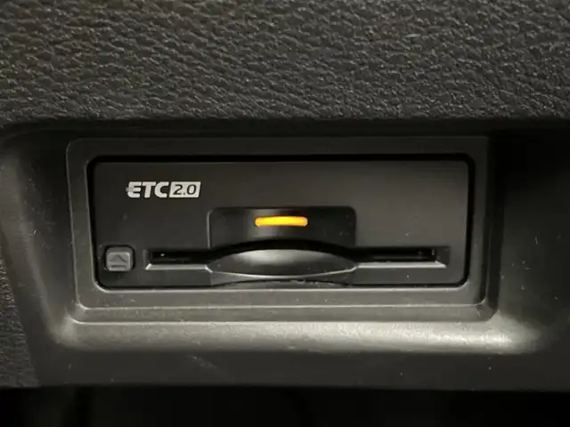 日産 セレナ e－パワー ハイウェイスター V 群馬県 2023(令5)年 2.5万km プリズムホワイト フロントダイナミックパック/・フロントグリルイルミネーション/・フロントバンパーイルミネーション/・フロントプロテクター/100V AC電源(1500W)/純正12.3インチナビ/AM/FM/CD/DVD/BT/USB/HDMI/AppleCarPlay/AndroidAuto/フルセグ/ビルトインETC2.0/ワイヤレス充電/アラウンドビューモニター/インテリジェントルームミラー/純正前後ドライブレコーダー/プロパイロット（ナビリンク機能付）/プロパイロットパーキング/アダプティブLEDヘッドライト/============/純正フリップダウンモニター/両側パワースライドドア/エマージェンシーブレーキ/前方衝突予測警報(FCW)/車線逸脱防止支援システム(LI)＋車線逸脱警報(LDW)/後側方衝突防止支援システム(BSI)＋後側方車両検知警報(BSW)/後退時車両検知警報(RCTA)/ふらつき警報/踏み間違い衝突防止アシスト/標識検知機能/スマートキー/プッシュスタート
