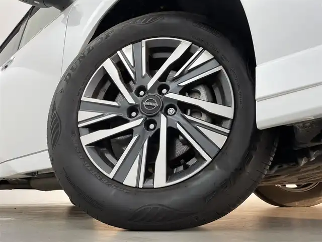 日産 セレナ e－パワー ハイウェイスター V 群馬県 2023(令5)年 2.5万km プリズムホワイト フロントダイナミックパック/・フロントグリルイルミネーション/・フロントバンパーイルミネーション/・フロントプロテクター/100V AC電源(1500W)/純正12.3インチナビ/AM/FM/CD/DVD/BT/USB/HDMI/AppleCarPlay/AndroidAuto/フルセグ/ビルトインETC2.0/ワイヤレス充電/アラウンドビューモニター/インテリジェントルームミラー/純正前後ドライブレコーダー/プロパイロット（ナビリンク機能付）/プロパイロットパーキング/アダプティブLEDヘッドライト/============/純正フリップダウンモニター/両側パワースライドドア/エマージェンシーブレーキ/前方衝突予測警報(FCW)/車線逸脱防止支援システム(LI)＋車線逸脱警報(LDW)/後側方衝突防止支援システム(BSI)＋後側方車両検知警報(BSW)/後退時車両検知警報(RCTA)/ふらつき警報/踏み間違い衝突防止アシスト/標識検知機能/スマートキー/プッシュスタート