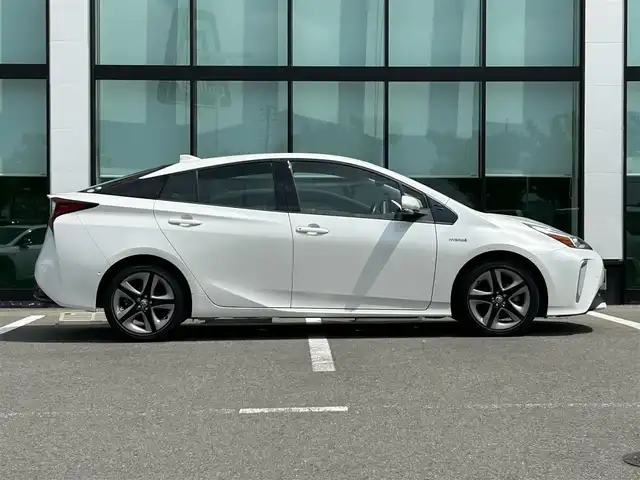 トヨタ プリウス A プレミアム　ツーリングセレ 和歌山県 2019(平31)年 2.7万km ホワイトパールクリスタルシャイン 純正メーカーナビ/フルセグTV/バックカメラ/JBLプレミアムサウンド/（BT/CD/DVD）/プリクラッシュセーフティー/ブラインドスポットモニター/ヘッドアップディスプレイ/レーダークルーズコントロール/レーンディパーチャーアラート/クリアランスソナー/横滑り防止機能/前方ドライブレコーダー/パワーシート/シートヒーター/シートエアベンチレーション/パーキングアシスト/LEDヘッドライト/フォグランプ/オートライト/オートマチックハイビーム