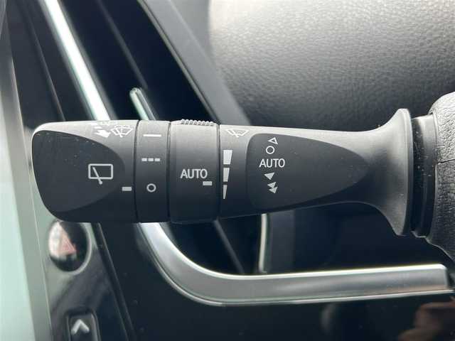 トヨタ プリウス A プレミアム　ツーリングセレ 和歌山県 2019(平31)年 2.7万km ホワイトパールクリスタルシャイン 純正メーカーナビ/フルセグTV/バックカメラ/JBLプレミアムサウンド/（BT/CD/DVD）/プリクラッシュセーフティー/ブラインドスポットモニター/ヘッドアップディスプレイ/レーダークルーズコントロール/レーンディパーチャーアラート/クリアランスソナー/横滑り防止機能/前方ドライブレコーダー/パワーシート/シートヒーター/シートエアベンチレーション/パーキングアシスト/LEDヘッドライト/フォグランプ/オートライト/オートマチックハイビーム