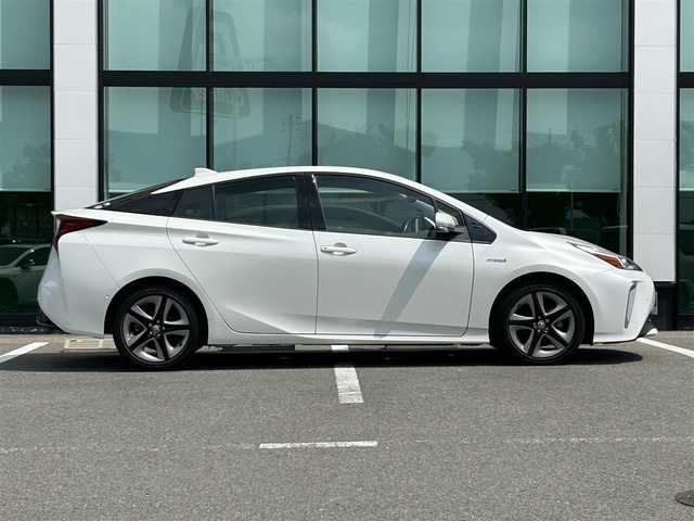 トヨタ プリウス A プレミアム　ツーリングセレ 和歌山県 2019(平31)年 2.7万km ホワイトパールクリスタルシャイン 純正メーカーナビ/フルセグTV/バックカメラ/JBLプレミアムサウンド/（BT/CD/DVD）/プリクラッシュセーフティー/ブラインドスポットモニター/ヘッドアップディスプレイ/レーダークルーズコントロール/レーンディパーチャーアラート/クリアランスソナー/横滑り防止機能/前方ドライブレコーダー/パワーシート/シートヒーター/シートエアベンチレーション/パーキングアシスト/LEDヘッドライト/フォグランプ/オートライト/オートマチックハイビーム