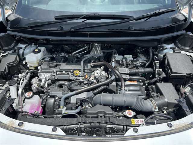 トヨタ ヤリスクロス ハイブリッド Z 滋賀県 2023(令5)年 1.7万km プラチナホワイトパールマイカ ガソリン（ハイブリッド）/2WD(FF)/CVT/純正ディスプレイオーディオ/(AM/FM/BT/USB)/ブラインドスポットモニター/コーナーセンサー/ハーフレザーシート/シートヒーター/トヨタセーフティセンス/・プリクラッシュセーフティ/・レーントレーシングアシスト/・オートマチックハイビーム/・レーダークルーズコントロール/電格格納ミラー/電動サイドブレーキ/ブレーキホールド/運転席・助手席シートヒーター/革巻きステアリング/ステアリングスイッチ/ステアリングヒーター/オートライト/LEDヘッドライト/プッシュスタート/純正フロアマット/純正ドアバイザー