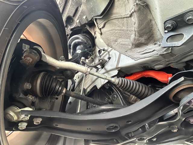 トヨタ ヤリスクロス ハイブリッド Z 滋賀県 2023(令5)年 1.7万km プラチナホワイトパールマイカ ガソリン（ハイブリッド）/2WD(FF)/CVT/純正ディスプレイオーディオ/(AM/FM/BT/USB)/ブラインドスポットモニター/コーナーセンサー/ハーフレザーシート/シートヒーター/トヨタセーフティセンス/・プリクラッシュセーフティ/・レーントレーシングアシスト/・オートマチックハイビーム/・レーダークルーズコントロール/電格格納ミラー/電動サイドブレーキ/ブレーキホールド/運転席・助手席シートヒーター/革巻きステアリング/ステアリングスイッチ/ステアリングヒーター/オートライト/LEDヘッドライト/プッシュスタート/純正フロアマット/純正ドアバイザー