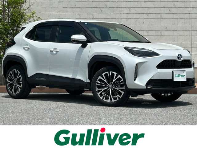 トヨタ ヤリスクロス ハイブリッド Z 滋賀県 2023(令5)年 1.7万km プラチナホワイトパールマイカ ガソリン（ハイブリッド）/2WD(FF)/CVT/純正ディスプレイオーディオ/(AM/FM/BT/USB)/ブラインドスポットモニター/コーナーセンサー/ハーフレザーシート/シートヒーター/トヨタセーフティセンス/・プリクラッシュセーフティ/・レーントレーシングアシスト/・オートマチックハイビーム/・レーダークルーズコントロール/電格格納ミラー/電動サイドブレーキ/ブレーキホールド/運転席・助手席シートヒーター/革巻きステアリング/ステアリングスイッチ/ステアリングヒーター/オートライト/LEDヘッドライト/プッシュスタート/純正フロアマット/純正ドアバイザー