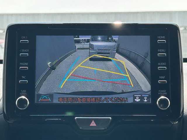 トヨタ ヤリスクロス ハイブリッド Z 滋賀県 2023(令5)年 1.7万km プラチナホワイトパールマイカ ガソリン（ハイブリッド）/2WD(FF)/CVT/純正ディスプレイオーディオ/(AM/FM/BT/USB)/ブラインドスポットモニター/コーナーセンサー/ハーフレザーシート/シートヒーター/トヨタセーフティセンス/・プリクラッシュセーフティ/・レーントレーシングアシスト/・オートマチックハイビーム/・レーダークルーズコントロール/電格格納ミラー/電動サイドブレーキ/ブレーキホールド/運転席・助手席シートヒーター/革巻きステアリング/ステアリングスイッチ/ステアリングヒーター/オートライト/LEDヘッドライト/プッシュスタート/純正フロアマット/純正ドアバイザー