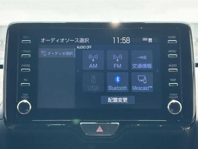 トヨタ ヤリスクロス ハイブリッド Z 滋賀県 2023(令5)年 1.7万km プラチナホワイトパールマイカ ガソリン（ハイブリッド）/2WD(FF)/CVT/純正ディスプレイオーディオ/(AM/FM/BT/USB)/ブラインドスポットモニター/コーナーセンサー/ハーフレザーシート/シートヒーター/トヨタセーフティセンス/・プリクラッシュセーフティ/・レーントレーシングアシスト/・オートマチックハイビーム/・レーダークルーズコントロール/電格格納ミラー/電動サイドブレーキ/ブレーキホールド/運転席・助手席シートヒーター/革巻きステアリング/ステアリングスイッチ/ステアリングヒーター/オートライト/LEDヘッドライト/プッシュスタート/純正フロアマット/純正ドアバイザー