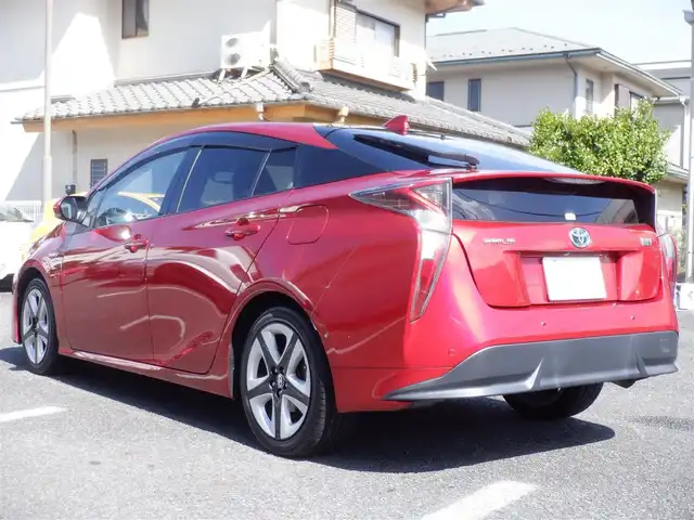 トヨタ プリウス A プレミアム　ツーリングセレ 静岡県 2016(平28)年 7.7万km エモーショナルレッド  ワンオーナー(保証書あり)/ 純正SDナビ(NSZT-W66T)/ バックカメラ/ ヘッドアップディスプレイ/ スマートキー/ プッシュスタート/ レザーシート/ 前席シートヒーター/ 運転席パワーシート/ ビルトインETC/ 前方ドライブレコーダー/ 純正17インチアルミ/ LEDヘッドライト/ フォグランプ/ 純正フロアマット/ ドアバイザー