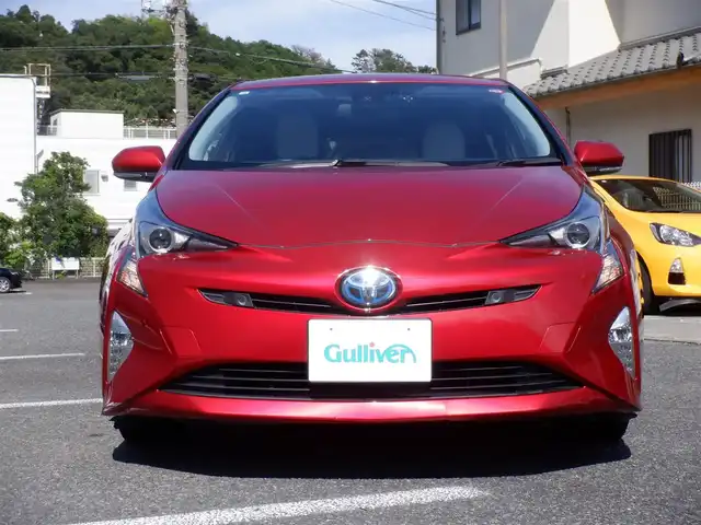 トヨタ プリウス A プレミアム　ツーリングセレ 静岡県 2016(平28)年 7.7万km エモーショナルレッド  ワンオーナー(保証書あり)/ 純正SDナビ(NSZT-W66T)/ バックカメラ/ ヘッドアップディスプレイ/ スマートキー/ プッシュスタート/ レザーシート/ 前席シートヒーター/ 運転席パワーシート/ ビルトインETC/ 前方ドライブレコーダー/ 純正17インチアルミ/ LEDヘッドライト/ フォグランプ/ 純正フロアマット/ ドアバイザー