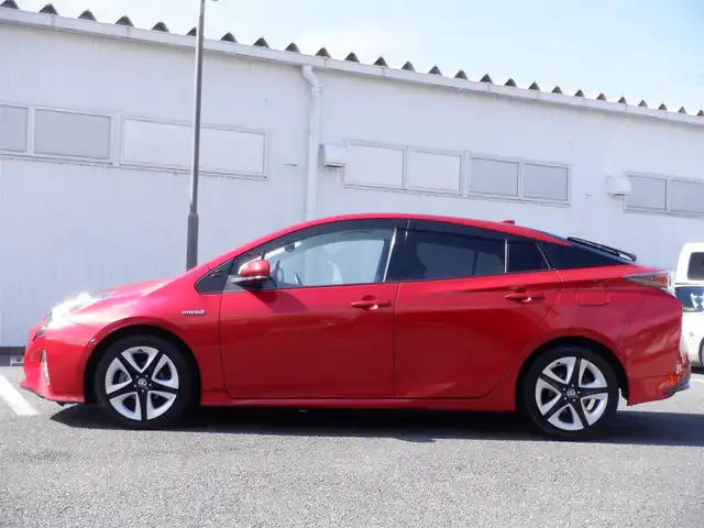 トヨタ プリウス A プレミアム　ツーリングセレ 静岡県 2016(平28)年 7.7万km エモーショナルレッド  ワンオーナー(保証書あり)/ 純正SDナビ(NSZT-W66T)/ バックカメラ/ ヘッドアップディスプレイ/ スマートキー/ プッシュスタート/ レザーシート/ 前席シートヒーター/ 運転席パワーシート/ ビルトインETC/ 前方ドライブレコーダー/ 純正17インチアルミ/ LEDヘッドライト/ フォグランプ/ 純正フロアマット/ ドアバイザー