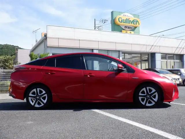 トヨタ プリウス A プレミアム　ツーリングセレ 静岡県 2016(平28)年 7.7万km エモーショナルレッド  ワンオーナー(保証書あり)/ 純正SDナビ(NSZT-W66T)/ バックカメラ/ ヘッドアップディスプレイ/ スマートキー/ プッシュスタート/ レザーシート/ 前席シートヒーター/ 運転席パワーシート/ ビルトインETC/ 前方ドライブレコーダー/ 純正17インチアルミ/ LEDヘッドライト/ フォグランプ/ 純正フロアマット/ ドアバイザー