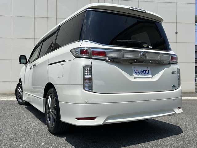 日産 エルグランド 350HWS アーバンクロム 埼玉県 2012(平24)年 8.5万km ブリリアントホワイトパール (株)IDOMが運営する【じしゃロン熊谷店】の自社ローン専用車両になりますこちらは現金またはオートローンご利用時の価格です。自社ローンご希望の方は別途その旨お申付け下さい/純正HDDナビ（TV/BT/CD/DVD/AM/FM/AUX)/前後ドライブレコーダー/ETC/フリップダウンモニター/両側パワースライドドア/オットマン/ハーフレザーシート/ECOモード/コーナーセンサー/電動リアゲート/フロントサイドエアロパーツ/プッシュスタート/純正18インチアルミホイール