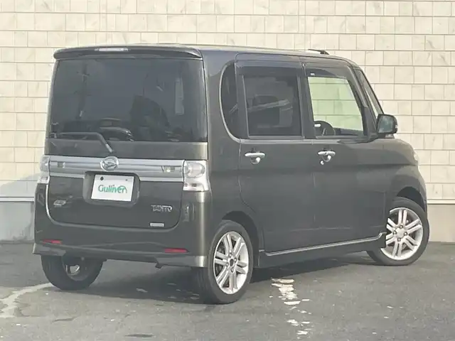 ダイハツ タント カスタム RS 愛知県 2013(平25)年 6.9万km ブロンズオリーブパールメタリック ・ターボ車/・社外製SDメモリーナビ/・バックカメラ/・フルセグTV/・CD再生/・ETC/・Bluetooth/USB/AUX接続/・助手席側パワースライドドア/・ベンチシート/・純正15インチアルミホイール/・電動格納ミラー/・T’zドライブレコーダー（前後）/・オーバーヘッドコンソール・イルミネーション機能付き/・スマートキー/・スペアキー（板キー）