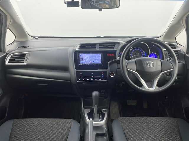 ホンダ フィット 13G Fパッケージ 栃木県 2015(平27)年 7.6万km アラバスターシルバーメタリック ストラーダSDナビ　/・CD　フルセグTV　BT　/バックカメラ　/ETC　/前方ドライブレコーダー　/プッシュスタート　/電動格納ミラー　/純正マット　/オートエアコン/純正キャップ付きサマータイヤ４本（6mm）/　