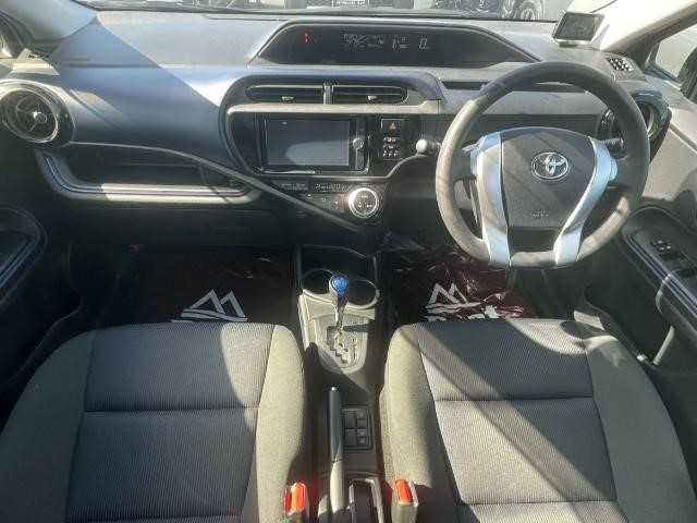 トヨタ アクア S 岩手県 2016(平28)年 9.9万km ライムホワイトパールクリスタルシャイン ドアバイザー/電動格納ミラー/プラズママイスター搭載LEDルームランプ/ETC/バックカメラ/社外15インチAW/プリクラッシュセーフティ/LDA/オートマチックハイビーム/純正メモリーナビ/フルセグ/CD/DVD/BT/レーダー探知機/ウィンドシールドデアイサー