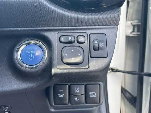 トヨタ アクア S 岩手県 2016(平28)年 9.9万km ライムホワイトパールクリスタルシャイン ドアバイザー/電動格納ミラー/プラズママイスター搭載LEDルームランプ/ETC/バックカメラ/社外15インチAW/プリクラッシュセーフティ/LDA/オートマチックハイビーム/純正メモリーナビ/フルセグ/CD/DVD/BT/レーダー探知機/ウィンドシールドデアイサー