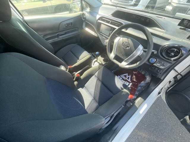 トヨタ アクア S 岩手県 2016(平28)年 9.9万km ライムホワイトパールクリスタルシャイン ドアバイザー/電動格納ミラー/プラズママイスター搭載LEDルームランプ/ETC/バックカメラ/社外15インチAW/プリクラッシュセーフティ/LDA/オートマチックハイビーム/純正メモリーナビ/フルセグ/CD/DVD/BT/レーダー探知機/ウィンドシールドデアイサー