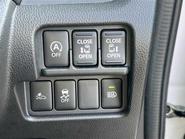 日産 デイズ ルークス ハイウェイスター Gターボ 佐賀県 2017(平29)年 6.3万km ホワイトパール 純正ナビ/アラウンドビューモニター/両側パワースライドドア/エマージェンシーブレーキ/オートハイビーム/クルーズコントロール/ETC/アイドリングストップ/プッシュスタート/スマートキー/LEDヘッドライト/フォグライト/純正アルミホイール