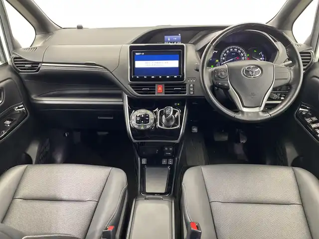 トヨタ エスクァイア ハイブリッド Gi 栃木県 2019(令1)年 3.4万km ホワイトパールクリスタルシャイン 純正ナビ/(CD/DVD/フルセグTV/Bluetooth/SD)/バックカメラ/トヨタセーフティーセンス/・衝突軽減ブレーキ/・車線逸脱警報/・オートマチックハイビーム/・先行車発進お知らせ機能/コーナーセンサー/両側パワ-スライドドア/ハーフレザーシート/シートヒーター/オートライト/LEDヘッドライト/横滑り防止装置/AC100V電源/フォグランプ/スマートキー/プッシュスタート/ステアリングスイッチ/革巻きステアリング/電動格納ミラー/純正15インチアルミホイール/純正フロアマット