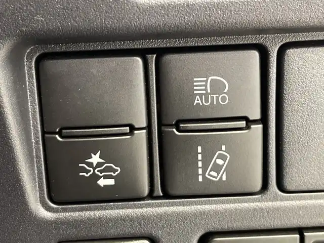 トヨタ エスクァイア ハイブリッド Gi 栃木県 2019(令1)年 3.4万km ホワイトパールクリスタルシャイン 純正ナビ/(CD/DVD/フルセグTV/Bluetooth/SD)/バックカメラ/トヨタセーフティーセンス/・衝突軽減ブレーキ/・車線逸脱警報/・オートマチックハイビーム/・先行車発進お知らせ機能/コーナーセンサー/両側パワ-スライドドア/ハーフレザーシート/シートヒーター/オートライト/LEDヘッドライト/横滑り防止装置/AC100V電源/フォグランプ/スマートキー/プッシュスタート/ステアリングスイッチ/革巻きステアリング/電動格納ミラー/純正15インチアルミホイール/純正フロアマット