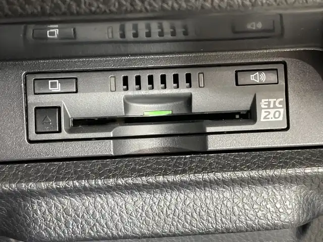 トヨタ エスクァイア ハイブリッド Gi 栃木県 2019(令1)年 3.4万km ホワイトパールクリスタルシャイン 純正ナビ/(CD/DVD/フルセグTV/Bluetooth/SD)/バックカメラ/トヨタセーフティーセンス/・衝突軽減ブレーキ/・車線逸脱警報/・オートマチックハイビーム/・先行車発進お知らせ機能/コーナーセンサー/両側パワ-スライドドア/ハーフレザーシート/シートヒーター/オートライト/LEDヘッドライト/横滑り防止装置/AC100V電源/フォグランプ/スマートキー/プッシュスタート/ステアリングスイッチ/革巻きステアリング/電動格納ミラー/純正15インチアルミホイール/純正フロアマット