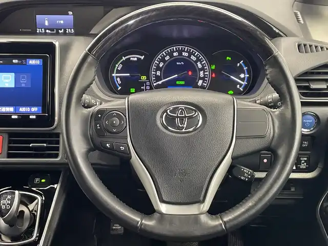 トヨタ エスクァイア ハイブリッド Gi 栃木県 2019(令1)年 3.4万km ホワイトパールクリスタルシャイン 純正ナビ/(CD/DVD/フルセグTV/Bluetooth/SD)/バックカメラ/トヨタセーフティーセンス/・衝突軽減ブレーキ/・車線逸脱警報/・オートマチックハイビーム/・先行車発進お知らせ機能/コーナーセンサー/両側パワ-スライドドア/ハーフレザーシート/シートヒーター/オートライト/LEDヘッドライト/横滑り防止装置/AC100V電源/フォグランプ/スマートキー/プッシュスタート/ステアリングスイッチ/革巻きステアリング/電動格納ミラー/純正15インチアルミホイール/純正フロアマット