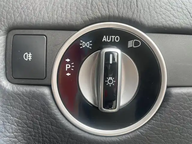 メルセデス・ベンツ ゲレンデヴァーゲン Ｇ３５０ｄ 熊本県 2017(平29)年 7.7万km パープル サンルーフ/革シート/harman/kardon/純正ナビ/（CD・DVD・フルセグTV・BTオーディオ・SD）/バックカメラ/純正18インチAW/クルーズコントロール/パドルシフト/サイドステップ/背面タイヤハードカバー/前席パワーシート・シートメモリー/前席シートヒーター/HIDヘッドライト/オートライト/前後コーナーセンサー/横滑り防止装置/ウィンカーミラー/フロアマット/新車保証書/取扱説明書/スペアキー×1本