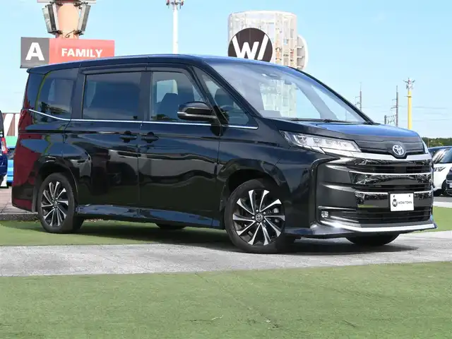 トヨタ ノア ハイブリッド S－Z 千葉県 2022(令4)年 4.8万km グリッターブラックガラスフレーク 205/55R17/Toyota Safety Sense/・プリクラッシュセーフティ/・レーンディパーチャーアラート/・オートハイビーム/・レーダークルーズコントロール/両側パワースライドドア/純正コネクティッドナビ/地デジTV/【DVD/CD再生機能　Bluetooth接続】/【Apple CarPlay　Android Auto対応】/バックカメラ/ハーフレザーシート/前席シートヒーター/ドライブレコーダー（前後撮影）【TZ-DR210】/革巻きステアリング/ステアリングスイッチ/ETC（2.0）/LEDヘッドライト/フォグライト/ウインカーミラー/クリアランスソナー/純正17インチアルミホイル/サイド/カーテンエアバッグ/スマートキー