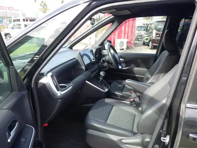 トヨタ ノア ハイブリッド S－Z 千葉県 2022(令4)年 4.8万km グリッターブラックガラスフレーク 205/55R17/Toyota Safety Sense/・プリクラッシュセーフティ/・レーンディパーチャーアラート/・オートハイビーム/・レーダークルーズコントロール/両側パワースライドドア/純正コネクティッドナビ/地デジTV/【DVD/CD再生機能　Bluetooth接続】/【Apple CarPlay　Android Auto対応】/バックカメラ/ハーフレザーシート/前席シートヒーター/ドライブレコーダー（前後撮影）【TZ-DR210】/革巻きステアリング/ステアリングスイッチ/ETC（2.0）/LEDヘッドライト/フォグライト/ウインカーミラー/クリアランスソナー/純正17インチアルミホイル/サイド/カーテンエアバッグ/スマートキー