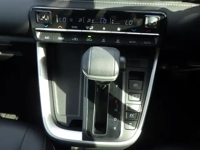 トヨタ ノア ハイブリッド S－Z 千葉県 2022(令4)年 4.8万km グリッターブラックガラスフレーク 205/55R17/Toyota Safety Sense/・プリクラッシュセーフティ/・レーンディパーチャーアラート/・オートハイビーム/・レーダークルーズコントロール/両側パワースライドドア/純正コネクティッドナビ/地デジTV/【DVD/CD再生機能　Bluetooth接続】/【Apple CarPlay　Android Auto対応】/バックカメラ/ハーフレザーシート/前席シートヒーター/ドライブレコーダー（前後撮影）【TZ-DR210】/革巻きステアリング/ステアリングスイッチ/ETC（2.0）/LEDヘッドライト/フォグライト/ウインカーミラー/クリアランスソナー/純正17インチアルミホイル/サイド/カーテンエアバッグ/スマートキー