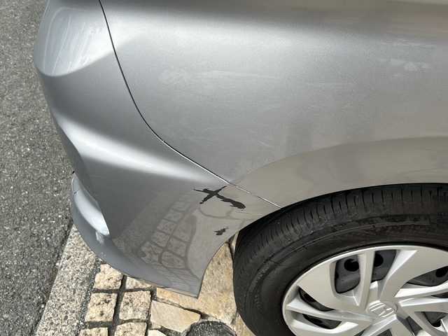 ホンダ フリード＋ G 静岡県 2016(平28)年 3.7万km ルナシルバーM 純正オーディオ/・CD/MD/ラジオ/主要装備/・レーダークルーズコントロール　/・ドライブレコーダー　/・レーンキープアシスト　/・片側パワースライドドア　/・ステアリングリモコン　/・プッシュスタート　/・アイドリングストップ　/・ＥＴＣ　/・純正フロアマット/・スマートキー/・純正アルミキャップ/・ホンダセンシング/・スペアキー