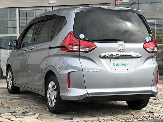 ホンダ フリード＋ G 静岡県 2016(平28)年 3.7万km ルナシルバーM 純正オーディオ/・CD/MD/ラジオ/主要装備/・レーダークルーズコントロール　/・ドライブレコーダー　/・レーンキープアシスト　/・片側パワースライドドア　/・ステアリングリモコン　/・プッシュスタート　/・アイドリングストップ　/・ＥＴＣ　/・純正フロアマット/・スマートキー/・純正アルミキャップ/・ホンダセンシング/・スペアキー