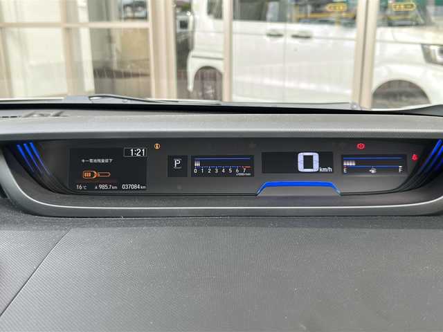 ホンダ フリード＋ G 静岡県 2016(平28)年 3.7万km ルナシルバーM 純正オーディオ/・CD/MD/ラジオ/主要装備/・レーダークルーズコントロール　/・ドライブレコーダー　/・レーンキープアシスト　/・片側パワースライドドア　/・ステアリングリモコン　/・プッシュスタート　/・アイドリングストップ　/・ＥＴＣ　/・純正フロアマット/・スマートキー/・純正アルミキャップ/・ホンダセンシング/・スペアキー