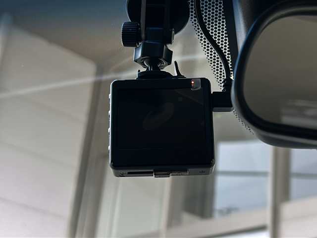 ホンダ フリード＋ G 静岡県 2016(平28)年 3.7万km ルナシルバーM 純正オーディオ/・CD/MD/ラジオ/主要装備/・レーダークルーズコントロール　/・ドライブレコーダー　/・レーンキープアシスト　/・片側パワースライドドア　/・ステアリングリモコン　/・プッシュスタート　/・アイドリングストップ　/・ＥＴＣ　/・純正フロアマット/・スマートキー/・純正アルミキャップ/・ホンダセンシング/・スペアキー