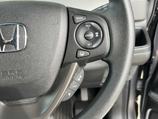 ホンダ フリード＋ G 静岡県 2016(平28)年 3.7万km ルナシルバーM 純正オーディオ/・CD/MD/ラジオ/主要装備/・レーダークルーズコントロール　/・ドライブレコーダー　/・レーンキープアシスト　/・片側パワースライドドア　/・ステアリングリモコン　/・プッシュスタート　/・アイドリングストップ　/・ＥＴＣ　/・純正フロアマット/・スマートキー/・純正アルミキャップ/・ホンダセンシング/・スペアキー