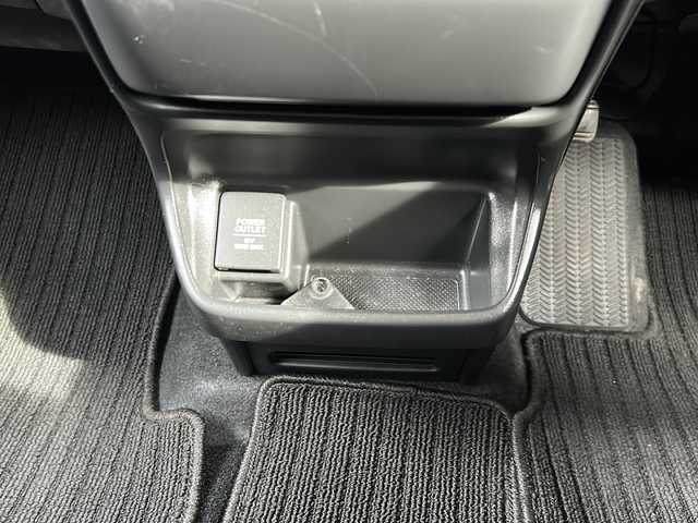 ホンダ フリード＋ G 静岡県 2016(平28)年 3.7万km ルナシルバーM 純正オーディオ/・CD/MD/ラジオ/主要装備/・レーダークルーズコントロール　/・ドライブレコーダー　/・レーンキープアシスト　/・片側パワースライドドア　/・ステアリングリモコン　/・プッシュスタート　/・アイドリングストップ　/・ＥＴＣ　/・純正フロアマット/・スマートキー/・純正アルミキャップ/・ホンダセンシング/・スペアキー