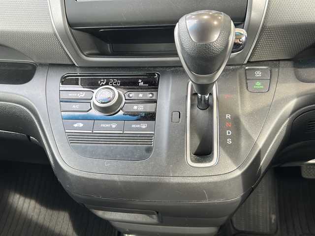 ホンダ フリード＋ G 静岡県 2016(平28)年 3.7万km ルナシルバーM 純正オーディオ/・CD/MD/ラジオ/主要装備/・レーダークルーズコントロール　/・ドライブレコーダー　/・レーンキープアシスト　/・片側パワースライドドア　/・ステアリングリモコン　/・プッシュスタート　/・アイドリングストップ　/・ＥＴＣ　/・純正フロアマット/・スマートキー/・純正アルミキャップ/・ホンダセンシング/・スペアキー