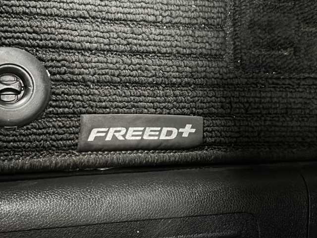 ホンダ フリード＋ G 静岡県 2016(平28)年 3.7万km ルナシルバーM 純正オーディオ/・CD/MD/ラジオ/主要装備/・レーダークルーズコントロール　/・ドライブレコーダー　/・レーンキープアシスト　/・片側パワースライドドア　/・ステアリングリモコン　/・プッシュスタート　/・アイドリングストップ　/・ＥＴＣ　/・純正フロアマット/・スマートキー/・純正アルミキャップ/・ホンダセンシング/・スペアキー