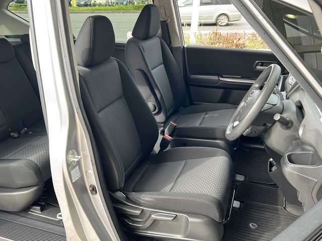 ホンダ フリード＋ G 静岡県 2016(平28)年 3.7万km ルナシルバーM 純正オーディオ/・CD/MD/ラジオ/主要装備/・レーダークルーズコントロール　/・ドライブレコーダー　/・レーンキープアシスト　/・片側パワースライドドア　/・ステアリングリモコン　/・プッシュスタート　/・アイドリングストップ　/・ＥＴＣ　/・純正フロアマット/・スマートキー/・純正アルミキャップ/・ホンダセンシング/・スペアキー