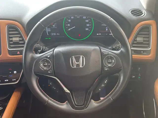 ホンダ ヴェゼル ハイブリッド Z ホンダセンシング 埼玉県 2018(平30)年 5.8万km プレミアムクリスタルレッドM ホンダセンシング/純正ナビ/　　CD/DVD/BT/フルセグTV/バックカメラ/アダプティブクルーズコントロール/LEDオートライト/ハーフレザーシート/パワーシート/シートヒーター/純正17インチAW/パドルシフト/ステアリングスイッチ/プッシュスタート/ETC/禁煙車