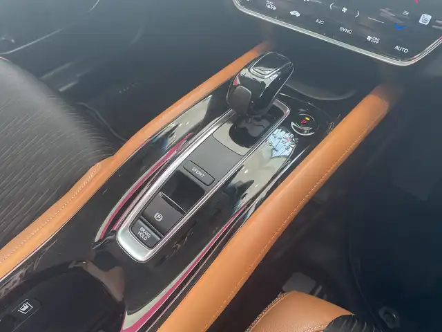 ホンダ ヴェゼル ハイブリッド Z ホンダセンシング 埼玉県 2018(平30)年 5.8万km プレミアムクリスタルレッドM ホンダセンシング/純正ナビ/　　CD/DVD/BT/フルセグTV/バックカメラ/アダプティブクルーズコントロール/LEDオートライト/ハーフレザーシート/パワーシート/シートヒーター/純正17インチAW/パドルシフト/ステアリングスイッチ/プッシュスタート/ETC/禁煙車