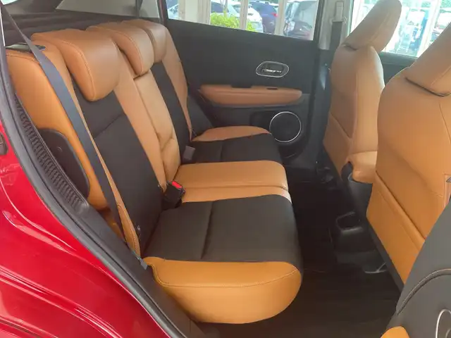 ホンダ ヴェゼル ハイブリッド Z ホンダセンシング 埼玉県 2018(平30)年 5.8万km プレミアムクリスタルレッドM ホンダセンシング/純正ナビ/　　CD/DVD/BT/フルセグTV/バックカメラ/アダプティブクルーズコントロール/LEDオートライト/ハーフレザーシート/パワーシート/シートヒーター/純正17インチAW/パドルシフト/ステアリングスイッチ/プッシュスタート/ETC/禁煙車